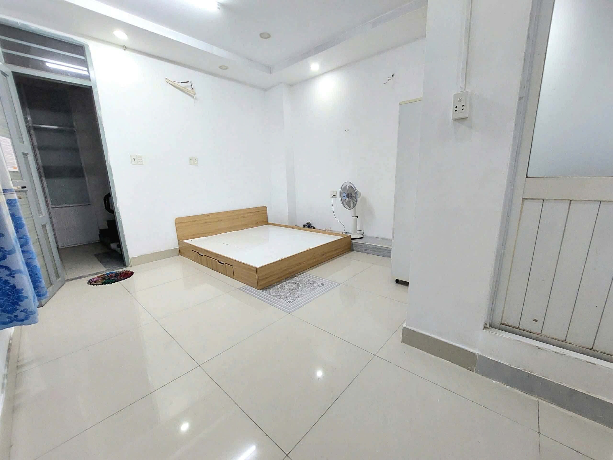  BÁN CĂN HỘ DỊCH VỤ 6 TẦNG, 14 PHÒNG  1 KI ỐT, DÒNG TIỀN 45 TRIỆU/ THÁNG, GẦN CHỢ HIỆP THÀNH-