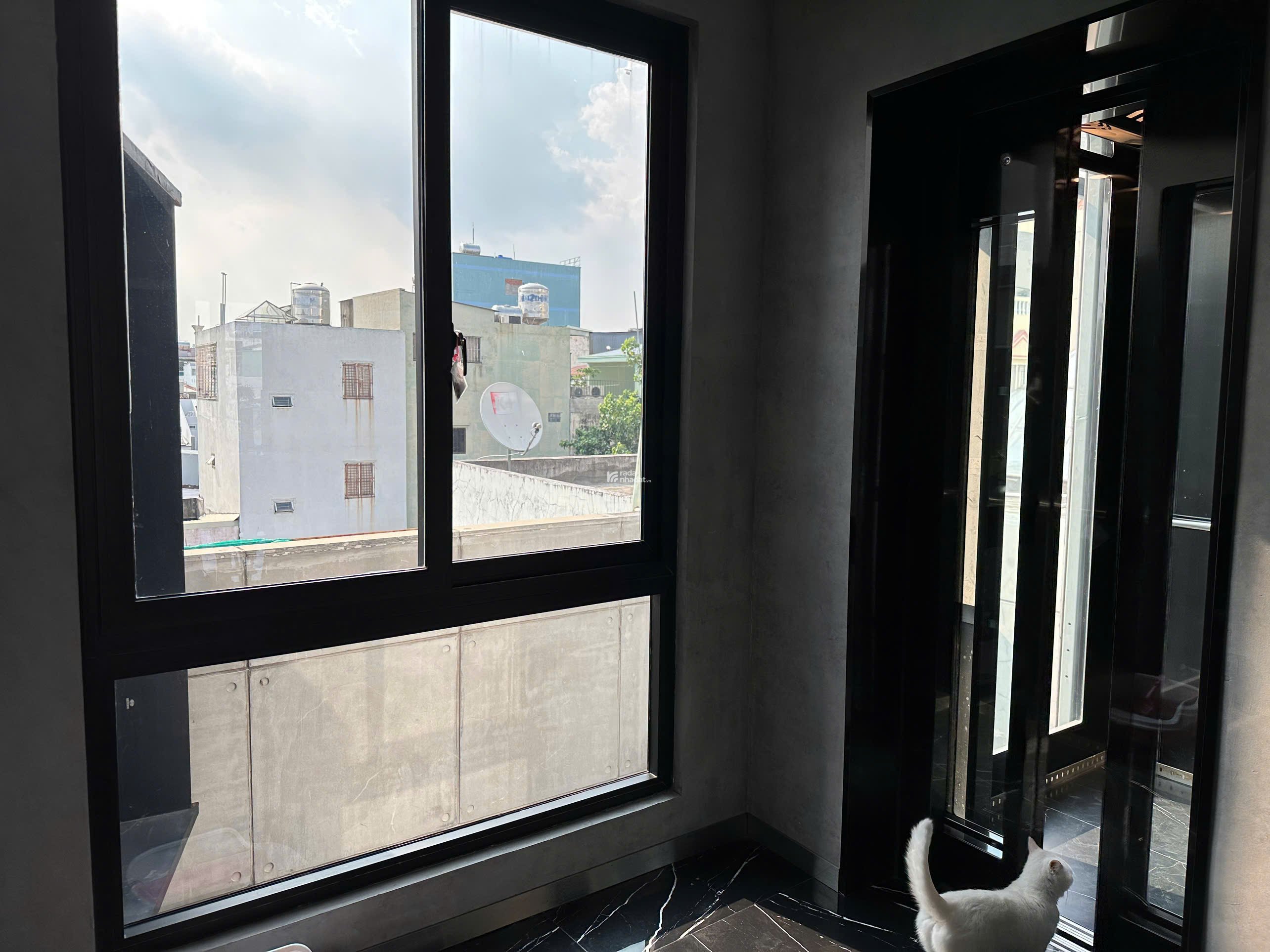 Nhà MT Đồng Đen, diện tích lớn, thiết kế sang trọng, nội thất cao cấp!!!