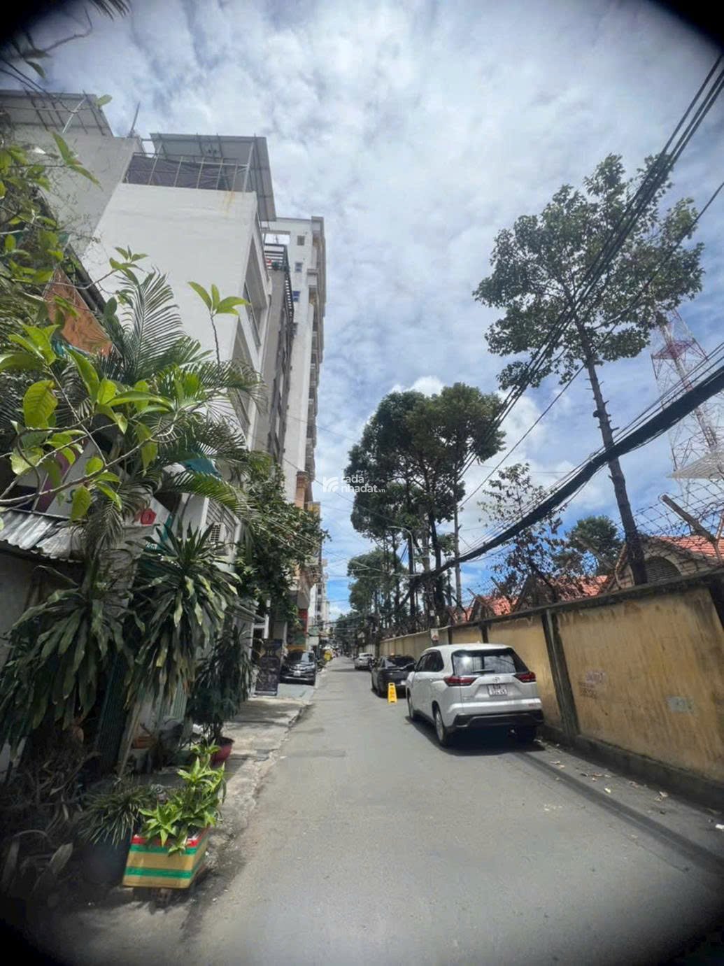 Bán nhà Phố Quận 10 - Có chỗ đậu ô tô, 5 tầng, 9 PN.