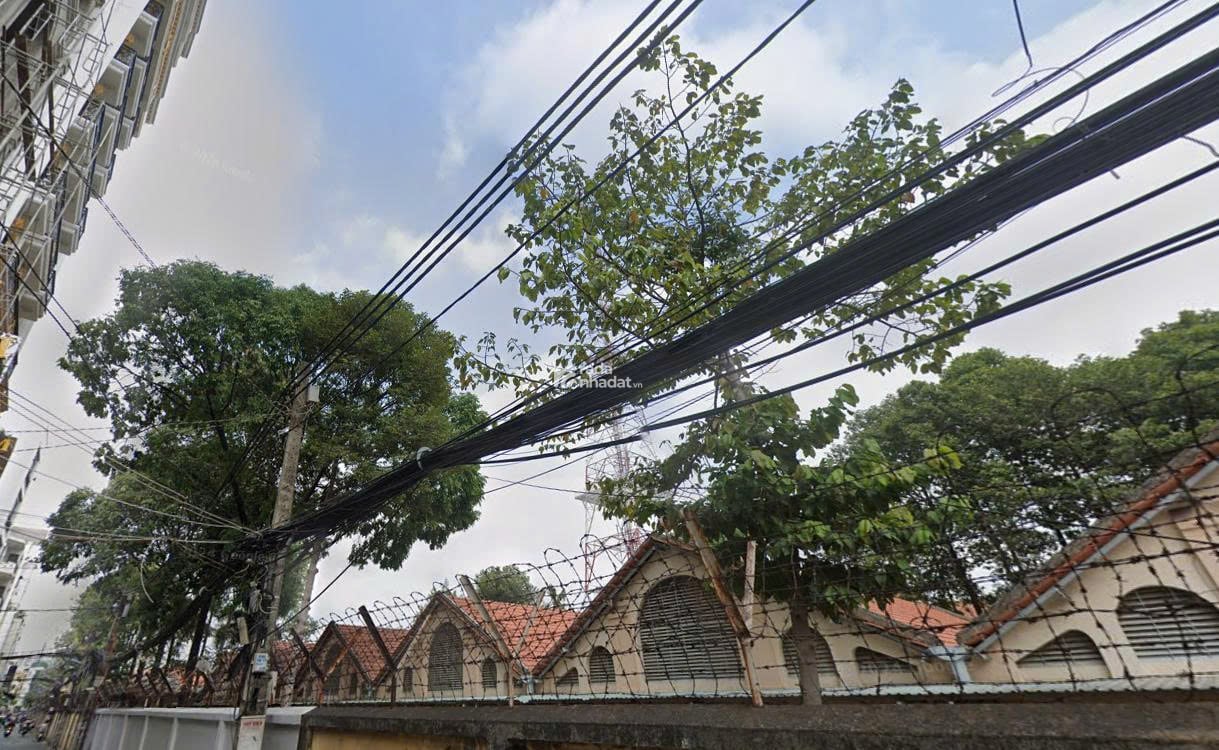 Bán nhà Phố Quận 10 - Có chỗ đậu ô tô, 5 tầng, 9 PN.