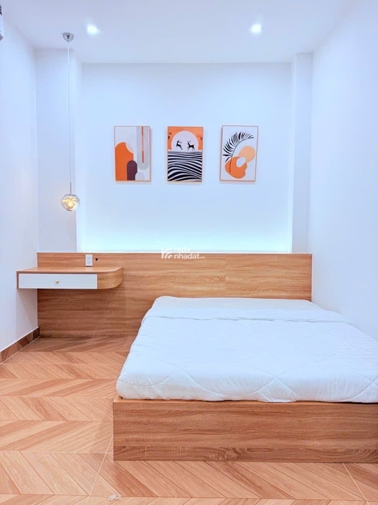 Nhà Đẹp 3 Tầng – Cách Ngã Tư Thủ Đức 3 Phút – Trung Tâm Lê Văn Việt!