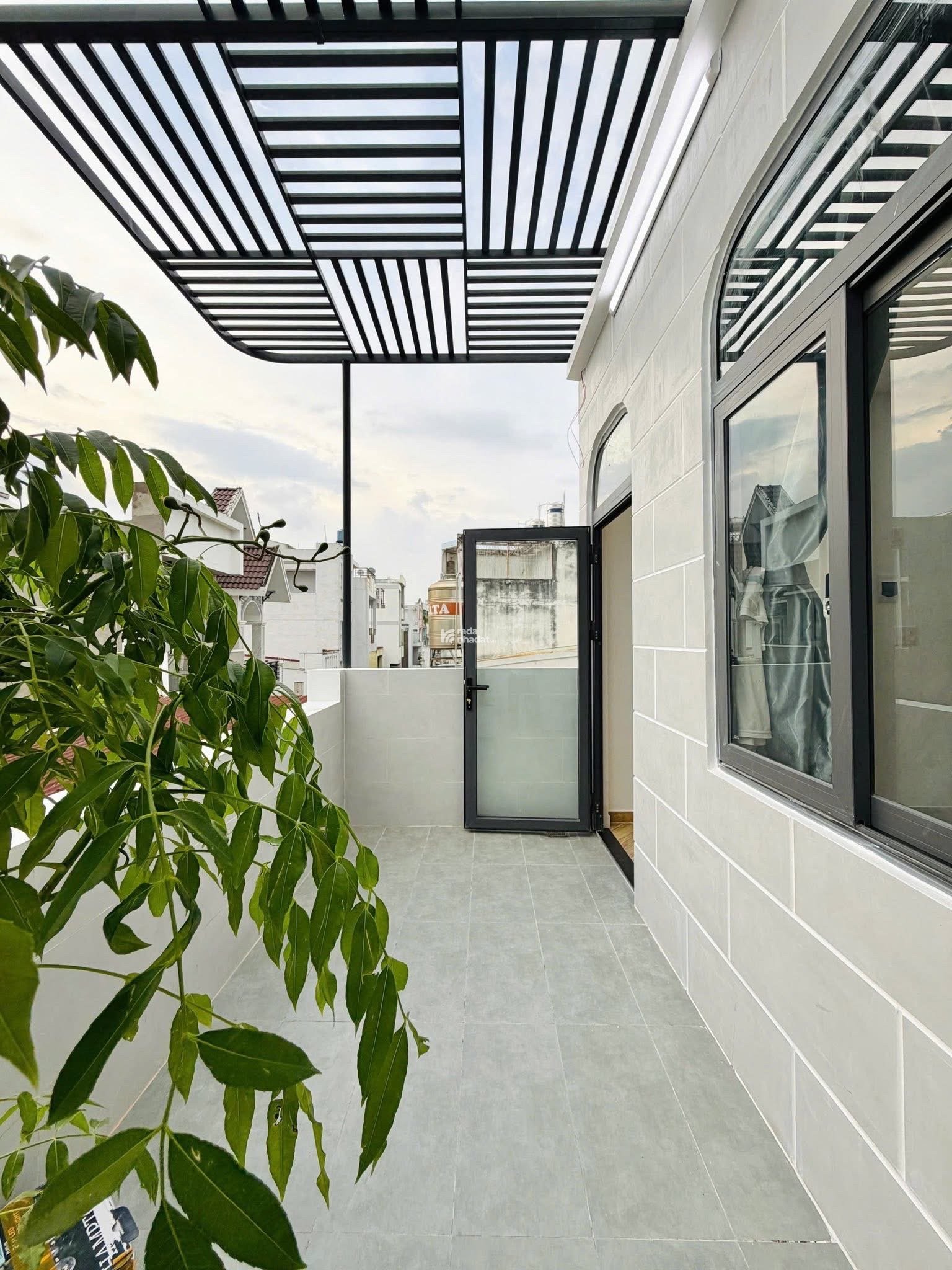 NHÀ PHỐ 3 TẦNG - THIẾT KẾ HIỆN ĐẠI, FULL NỘI THẤT - SÁT MT ĐƯỜNG - CHỈ 5.39 TỶ TL