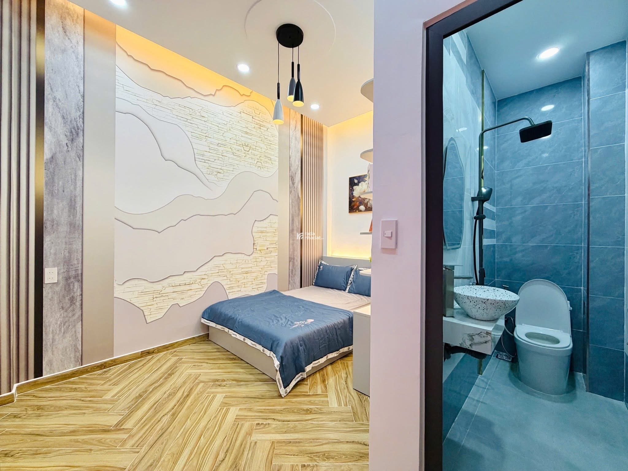 NHÀ PHỐ 3 TẦNG - THIẾT KẾ HIỆN ĐẠI, FULL NỘI THẤT - SÁT MT ĐƯỜNG - CHỈ 5.39 TỶ TL