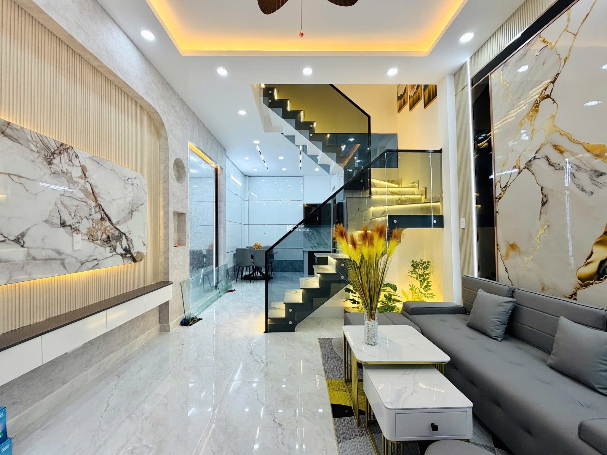 NHÀ PHỐ 3 TẦNG - THIẾT KẾ HIỆN ĐẠI, FULL NỘI THẤT - SÁT MT ĐƯỜNG - CHỈ 5.39 TỶ TL