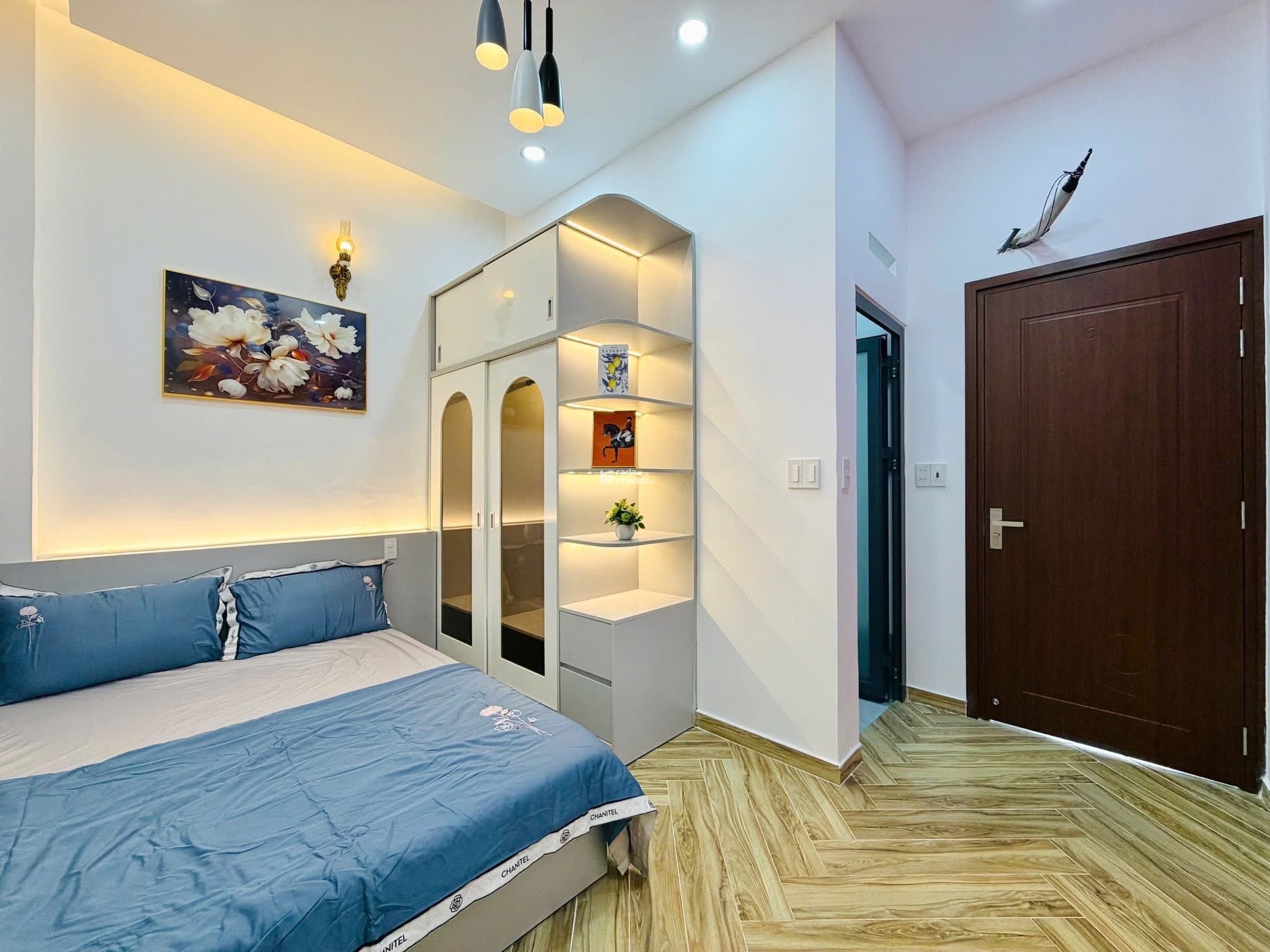 NHÀ PHỐ 3 TẦNG - THIẾT KẾ HIỆN ĐẠI, FULL NỘI THẤT - SÁT MT ĐƯỜNG - CHỈ 5.39 TỶ TL