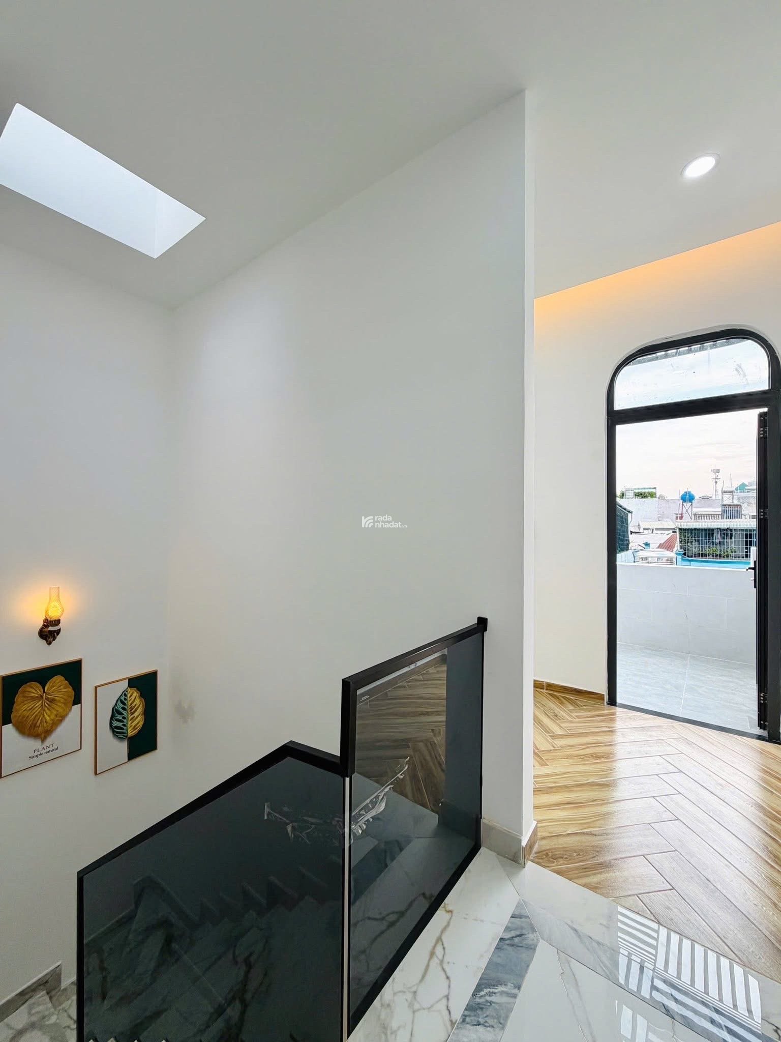 NHÀ PHỐ 3 TẦNG - THIẾT KẾ HIỆN ĐẠI, FULL NỘI THẤT - SÁT MT ĐƯỜNG - CHỈ 5.39 TỶ TL