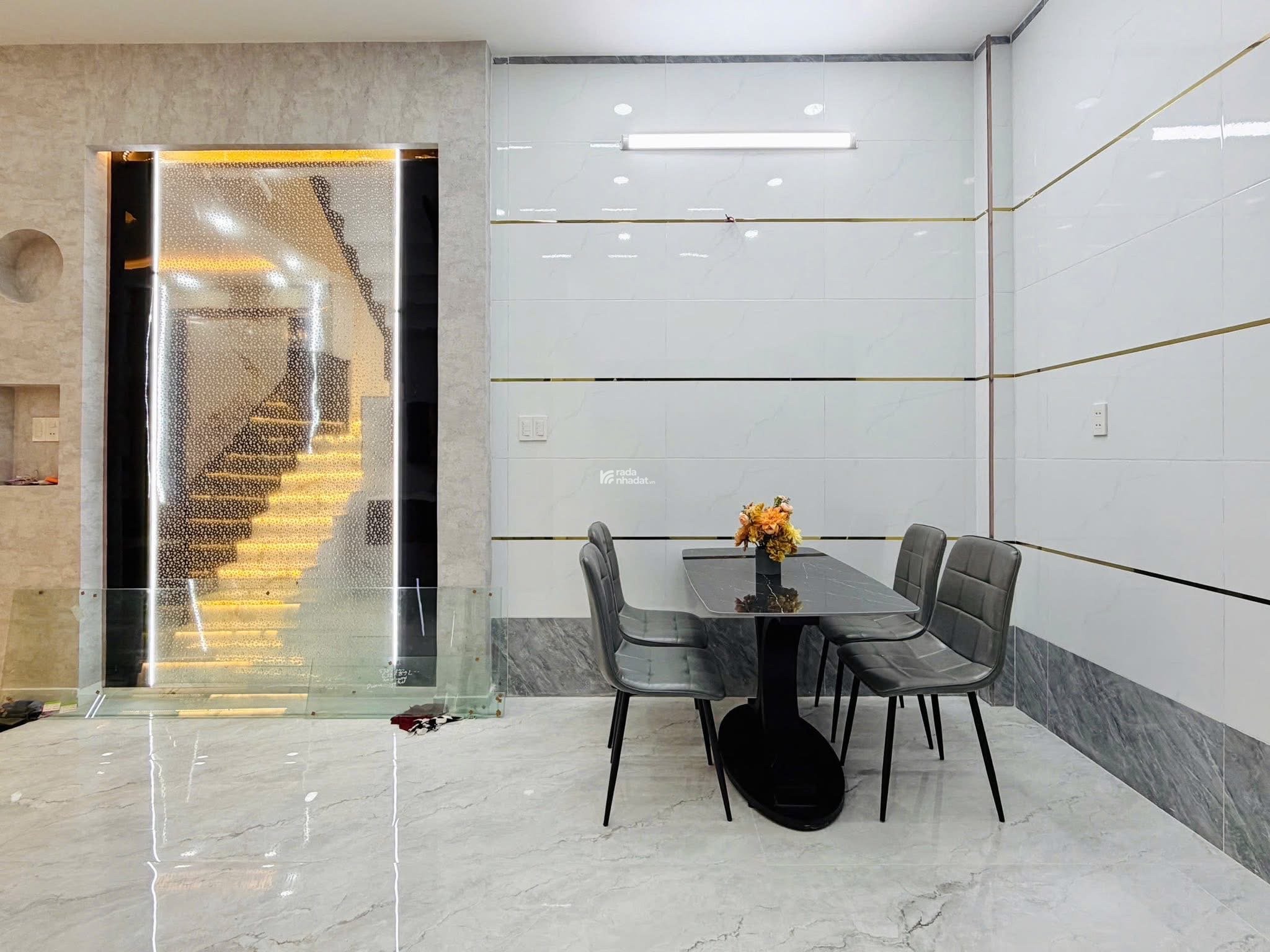 NHÀ PHỐ 3 TẦNG - THIẾT KẾ HIỆN ĐẠI, FULL NỘI THẤT - SÁT MT ĐƯỜNG - CHỈ 5.39 TỶ TL