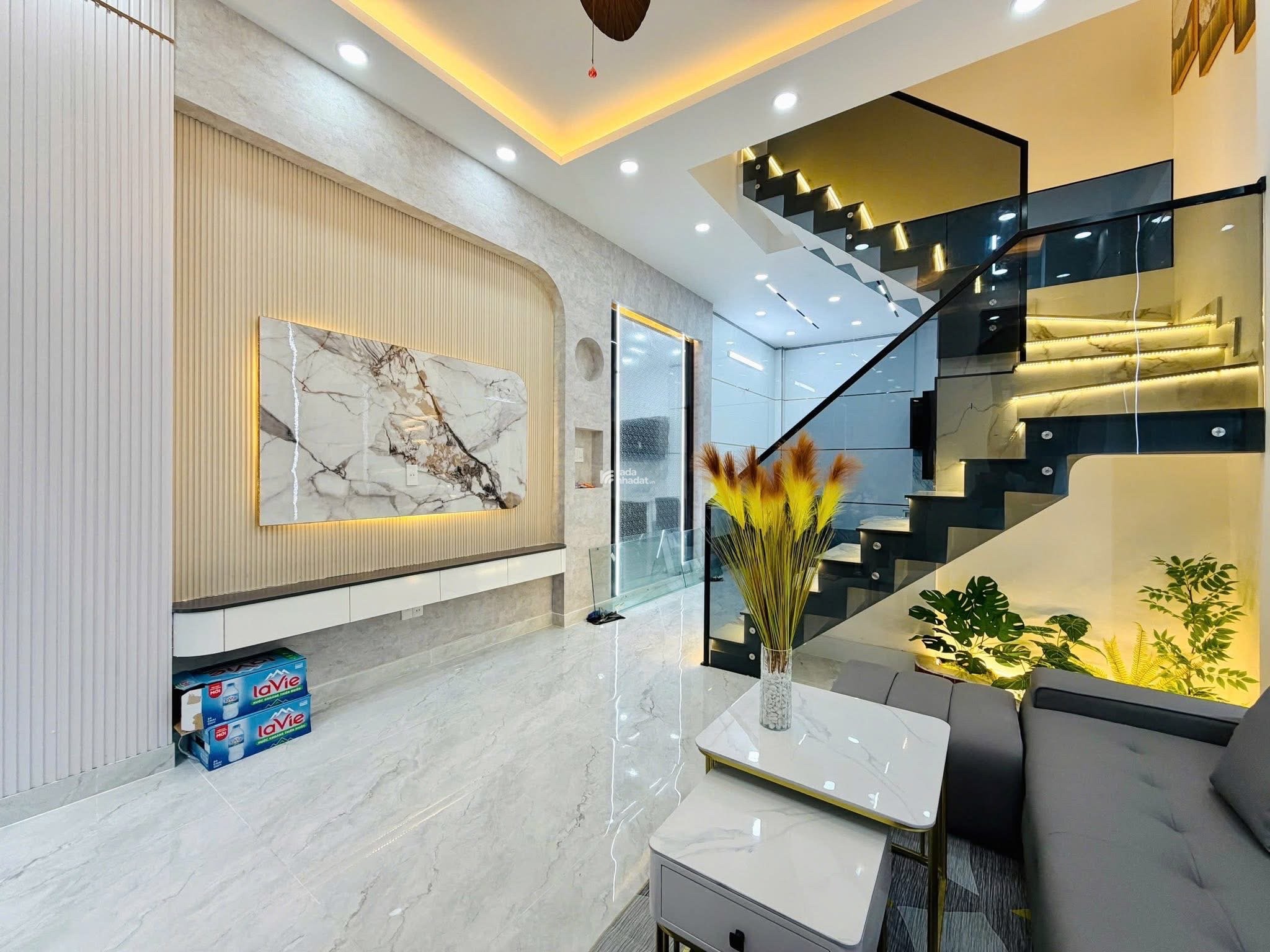 NHÀ PHỐ 3 TẦNG - THIẾT KẾ HIỆN ĐẠI, FULL NỘI THẤT - SÁT MT ĐƯỜNG - CHỈ 5.39 TỶ TL