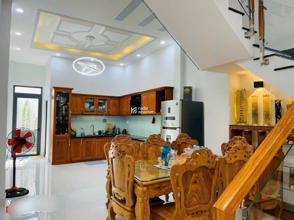 NHÀ ĐẸP Ở NGAY, MẶT TIỀN KD ĐA NGÀNH, 3 TẦNG GẦN CHỢ THỦ ĐỨC, 106m2 CHỈ 12,5 TỶ.