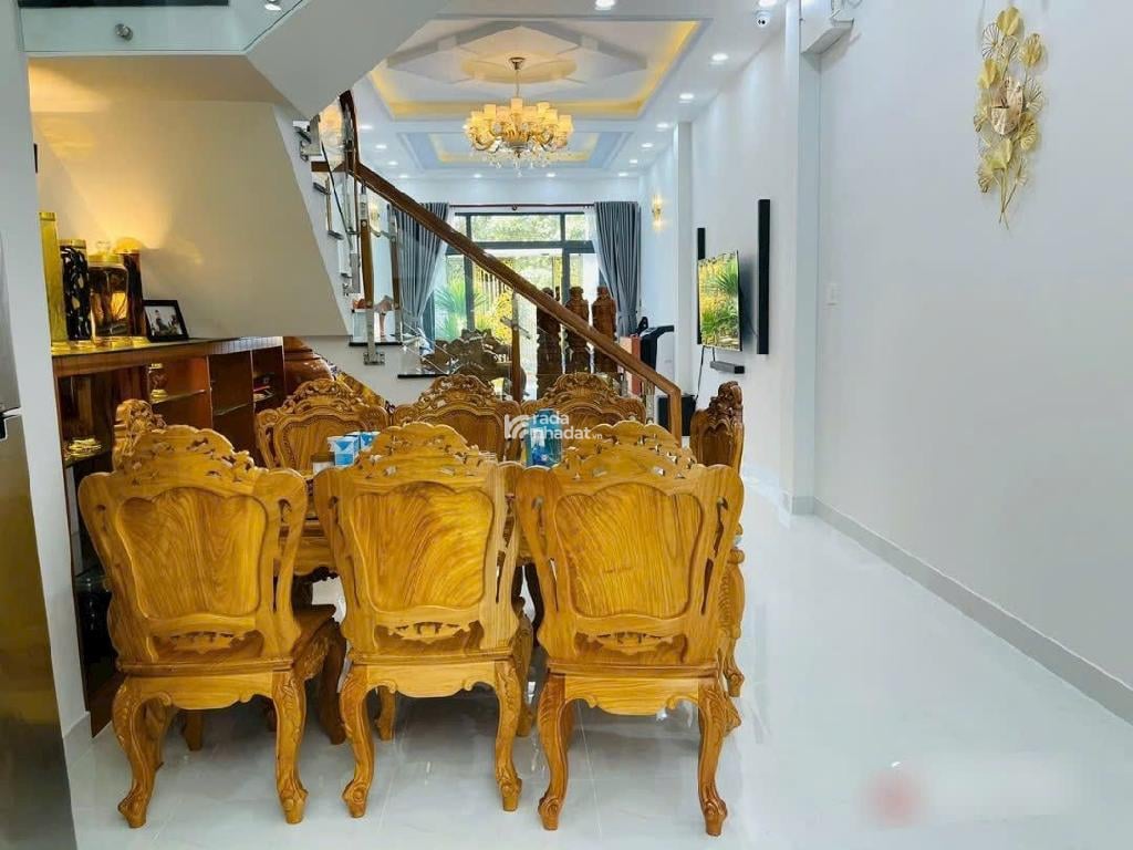NHÀ ĐẸP Ở NGAY, MẶT TIỀN KD ĐA NGÀNH, 3 TẦNG GẦN CHỢ THỦ ĐỨC, 106m2 CHỈ 12,5 TỶ.