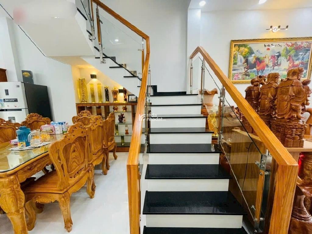 NHÀ ĐẸP Ở NGAY, MẶT TIỀN KD ĐA NGÀNH, 3 TẦNG GẦN CHỢ THỦ ĐỨC, 106m2 CHỈ 12,5 TỶ.