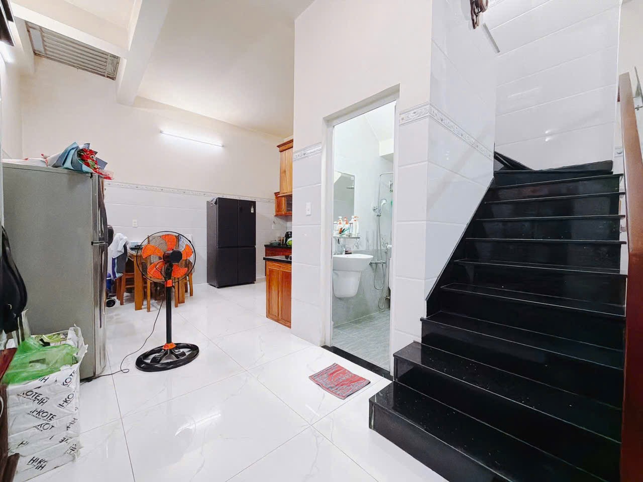 Chủ kẹt tiền cần bán nhà đường Phan Văn Hớn, Quận 12, SHR 55m2 giá chỉ 2 tỷ 350 TL