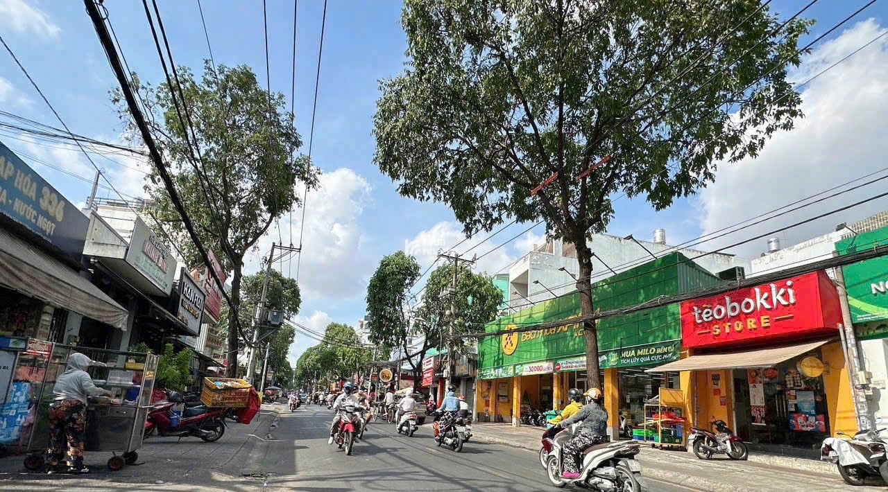 Bán nhà 4 lầu đi bộ tới CV Làng Hoa hẻm 347 Lê Văn Thọ ngang 4.5m 81m2 sổ A4 9 tỷ hơn. 