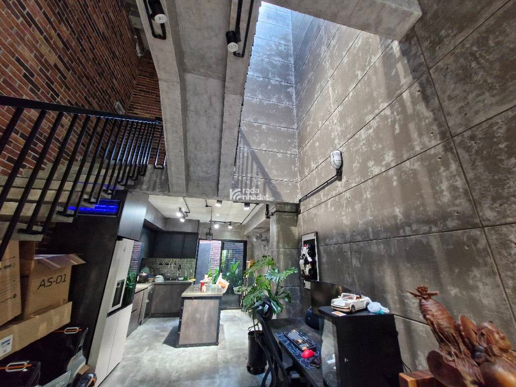 ĐỘC BẢN NHÀ PHỐ INDUSTRIAL - THIẾT KẾ LỆCH TẦNG & THÔ MỘC TINH TẾ - PHÚ HỮU Q9 - 7.5 TỶ