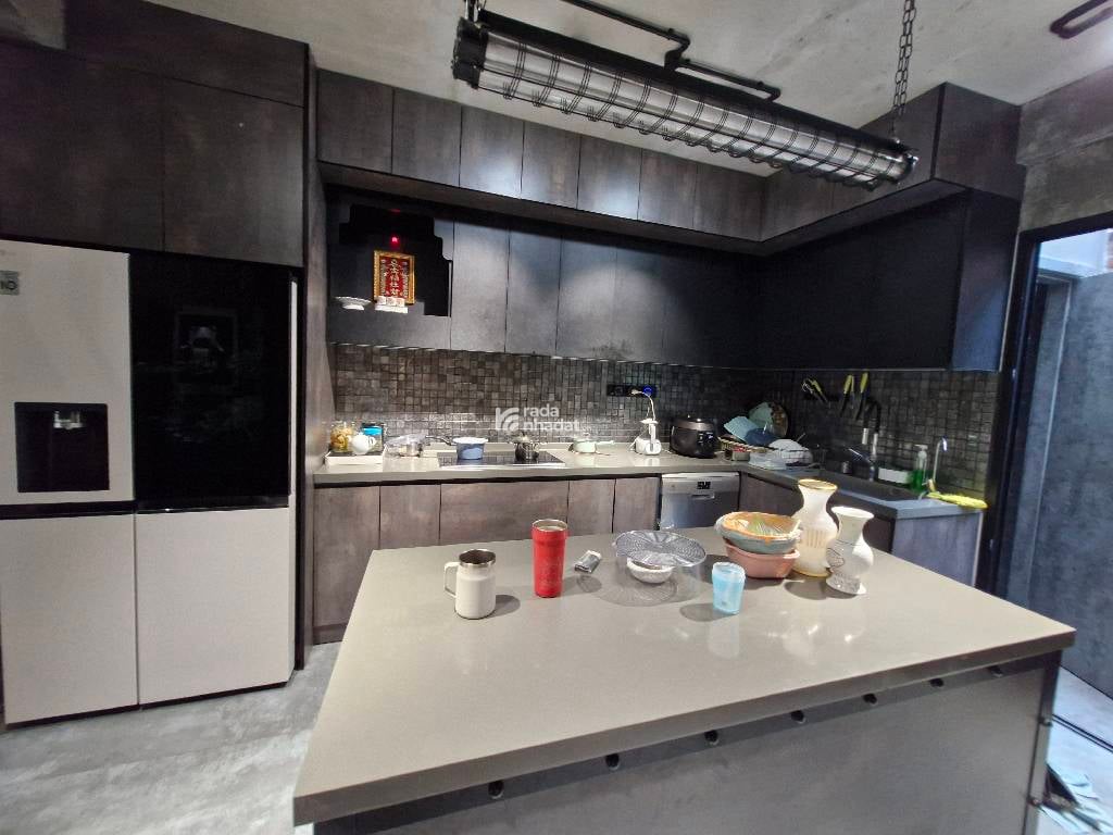 ĐỘC BẢN NHÀ PHỐ INDUSTRIAL - THIẾT KẾ LỆCH TẦNG & THÔ MỘC TINH TẾ - PHÚ HỮU Q9 - 7.5 TỶ