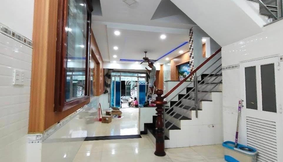 NGAY CHỢ BÌNH THÀNH 4 TẦNG 4.5 X 15,  NHỈNH 5.65toi, HẺM 7m KINH D0ANH, GIÁP TÂN PHÚ [722]