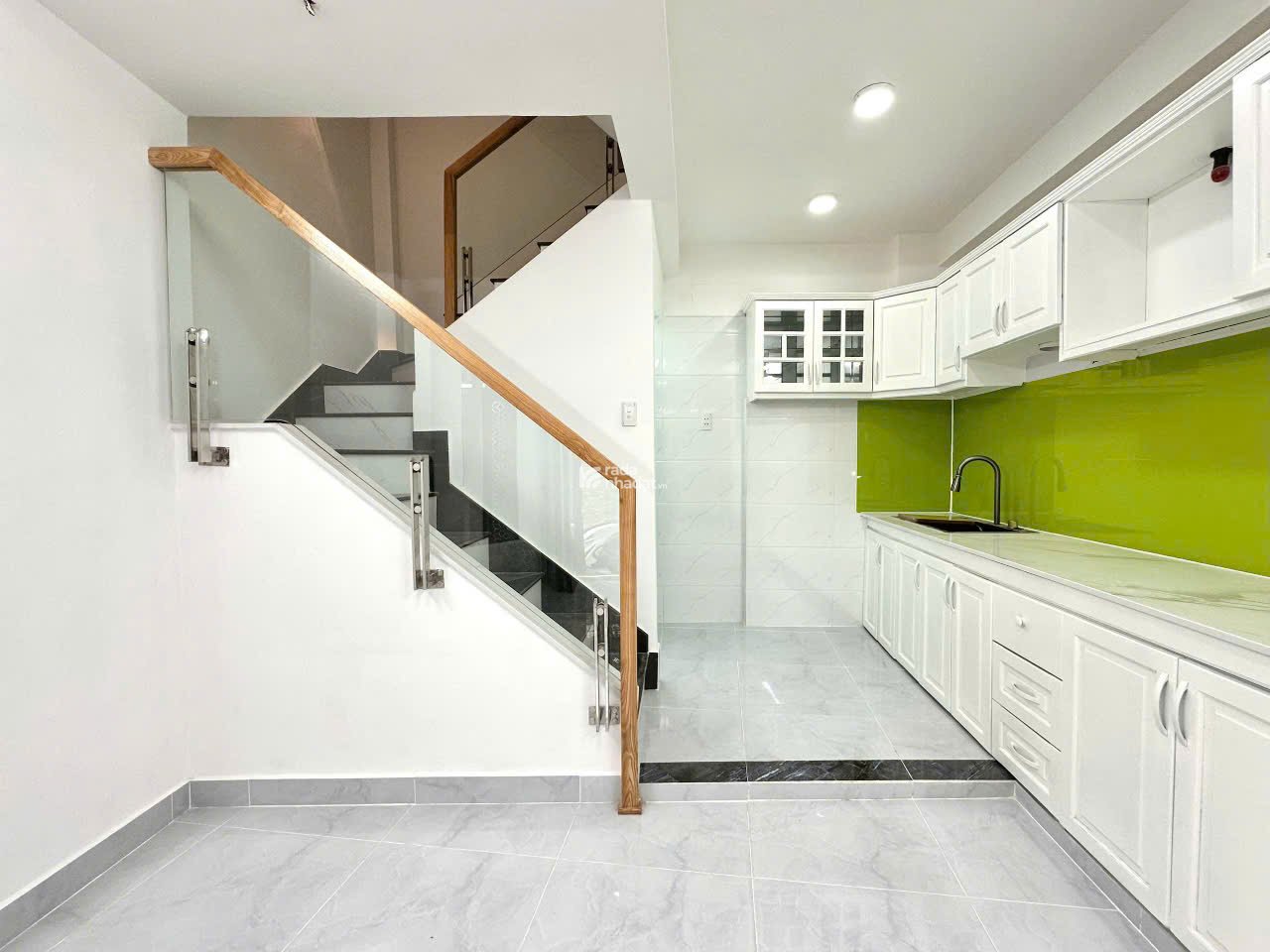 Nhà đẹp hẻm xe hơi đường Lê Quang Định, Bình Thạnh, 50m2 tiện ích bủa vây, SHR giá 3 tỷ 220 TL