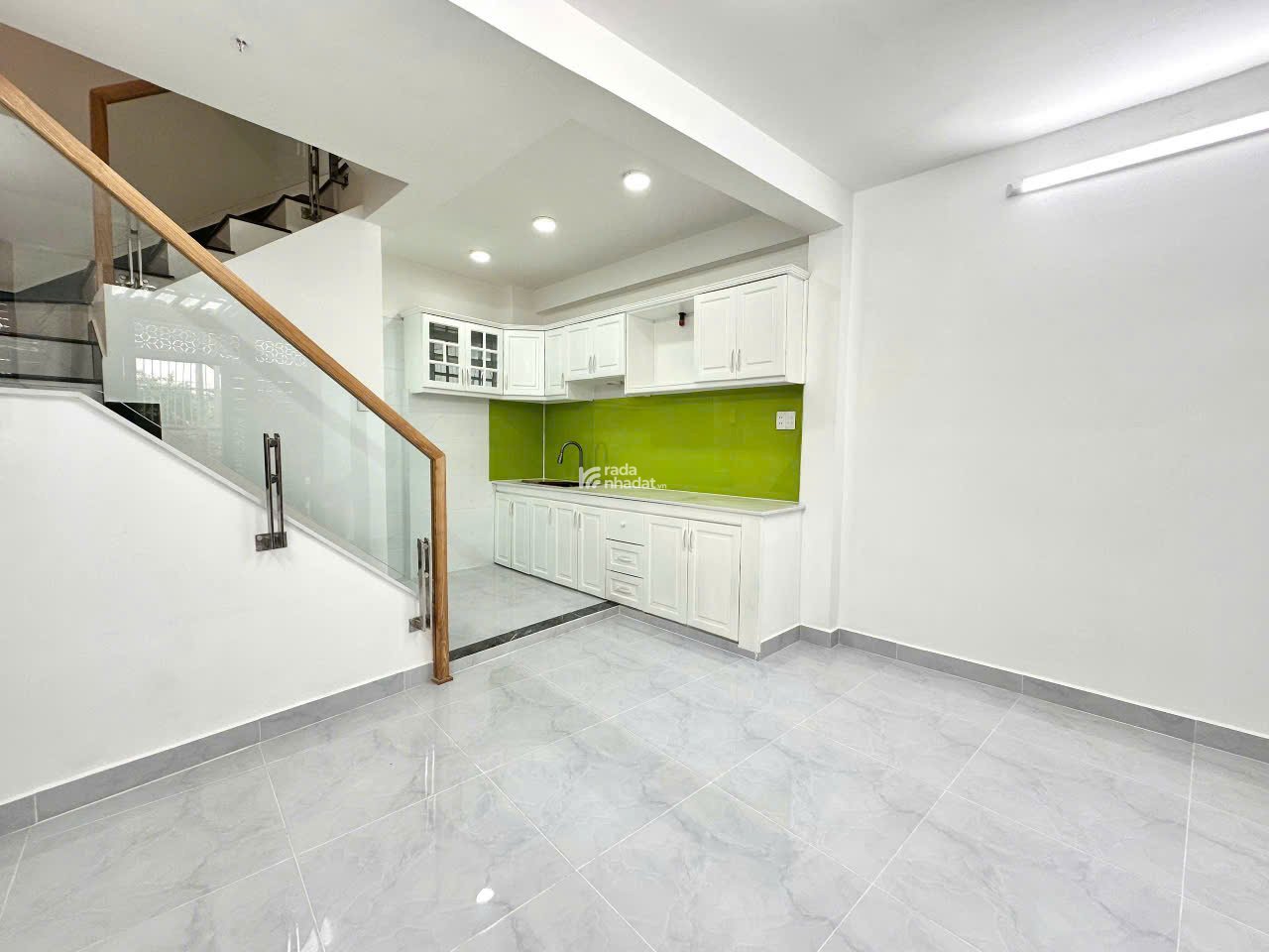 Nhà đẹp hẻm xe hơi đường Lê Quang Định, Bình Thạnh, 50m2 tiện ích bủa vây, SHR giá 3 tỷ 220 TL