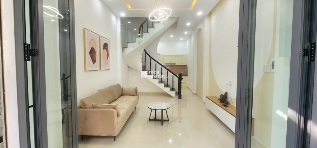 BÁN NHÀ HẺM XE TẢI – PHAN HUY ÍCH, P.15, TÂN BÌNH   Diện tích chuẩn đẹp: 4m x 9m   GIÁ 5TY6 TL