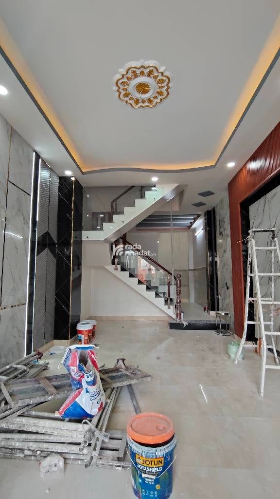 Nhà mặt tiền đường 6m xe ôtô tránh nhau,  -Kết cấu: Nhà 4 tầng mới xây