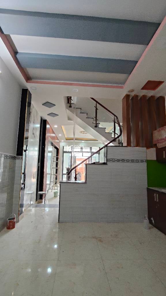 Nhà mặt tiền đường 6m xe ôtô tránh nhau,  -Kết cấu: Nhà 4 tầng mới xây