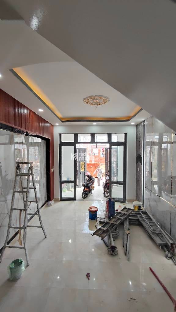 Nhà mặt tiền đường 6m xe ôtô tránh nhau,  -Kết cấu: Nhà 4 tầng mới xây