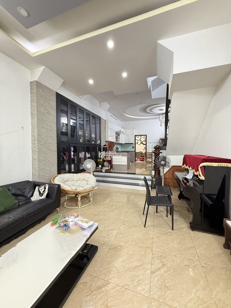 Bán nhà 4 lầu đi bộ tới CV Làng Hoa hẻm 347 Lê Văn Thọ ngang 4.5m 81m2 sổ A4 9 tỷ hơn. 