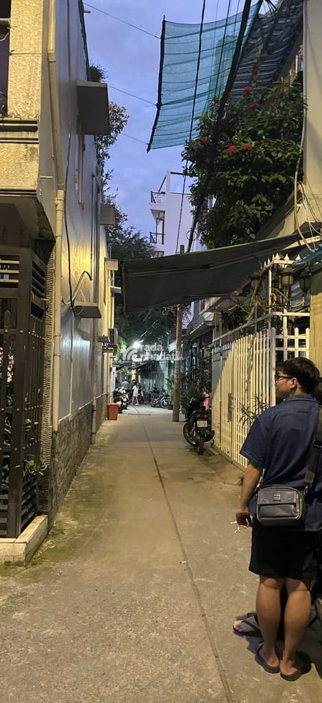 VỊ TRÍ ĐẸP - XE HƠI ĐỖ CỬA - NHÀ 3 TẦNG KIÊN CỐ - 34M2 - NGAY KHU CƯ XÁ PHÚ LÂM A 