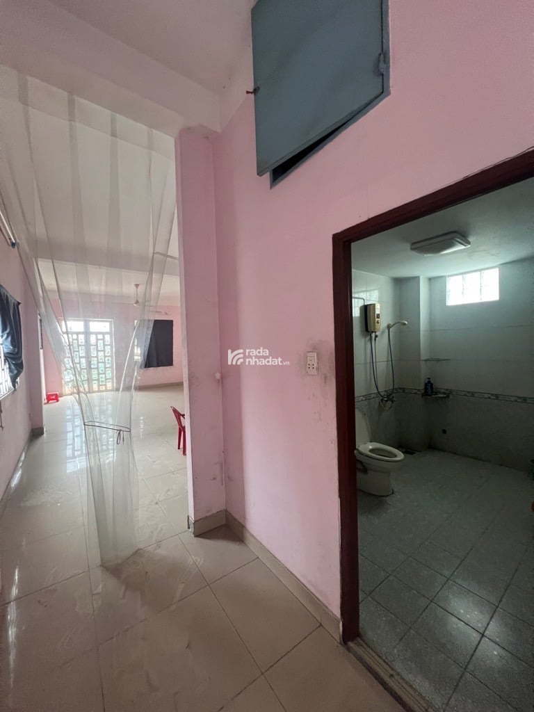 * Vị trí đẹp : Nhà cách bệnh viện Bình Tân 200m  * Diện tích 5 x 36 ( sổ hồng chính chủ vuông vắn k