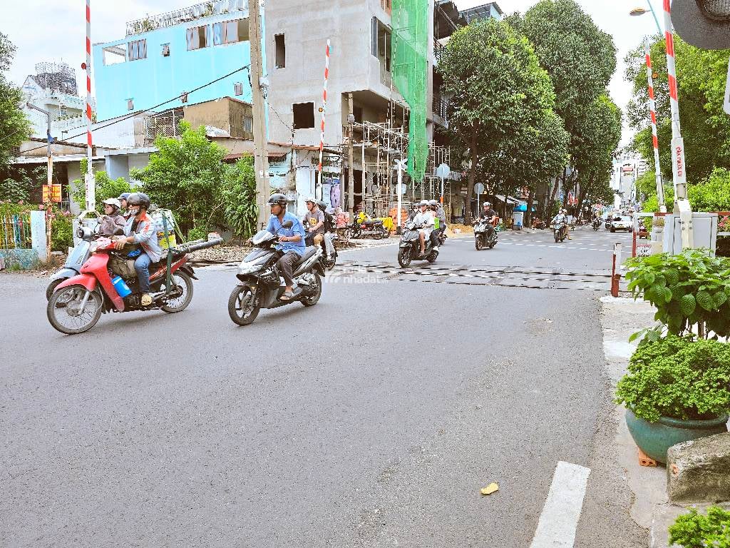 NGAY SÂN BAY, MTKD TRƯỜNG SA, PHÚ NHUẬN, 75M2 CÓ KC Ở NGAY. GIẢM 350TR CHỈ CÒN 16T TL 