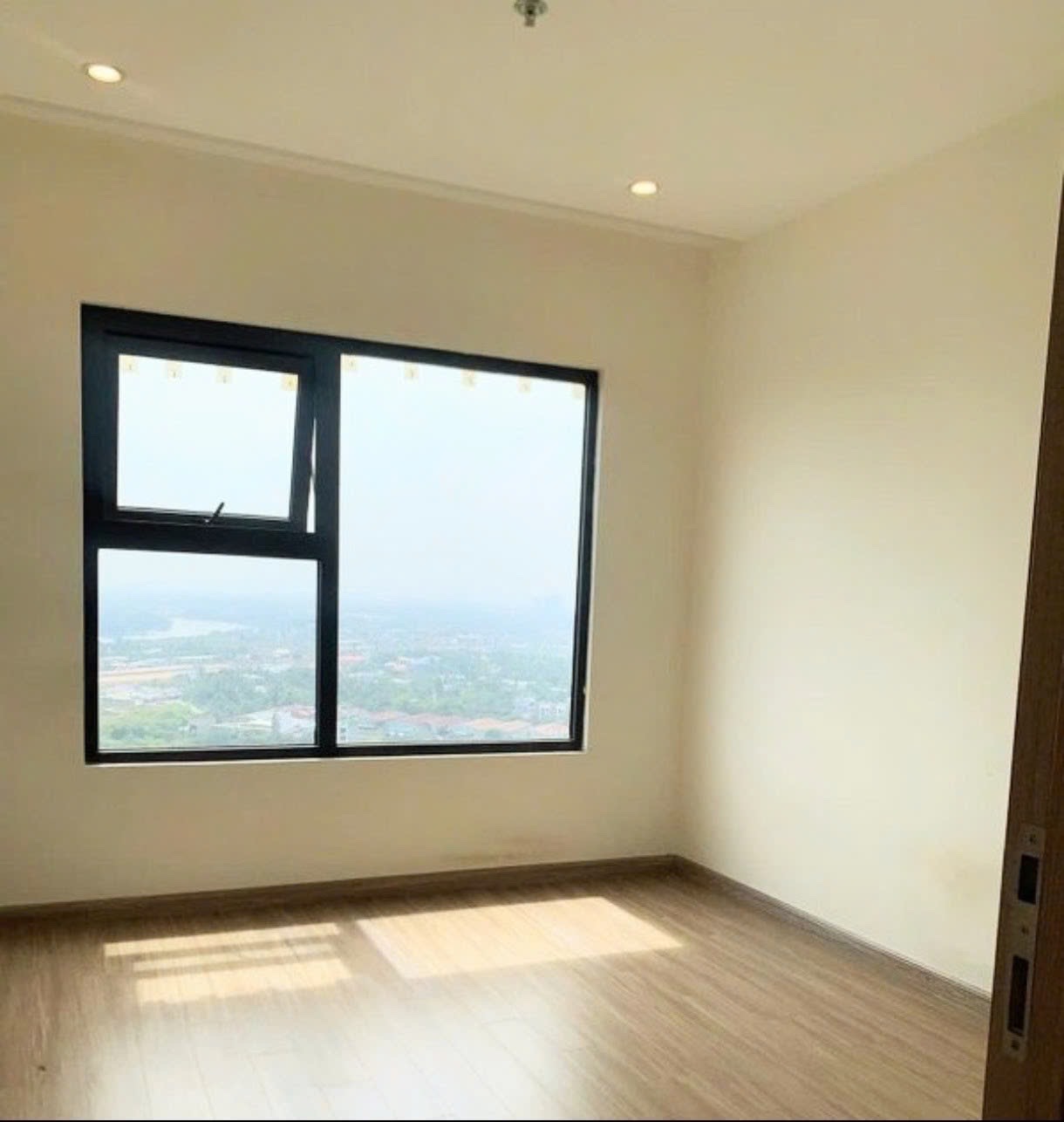 cần bán căn S102: 2pn1wc giá bán: 2.6tỷ btp bên bán