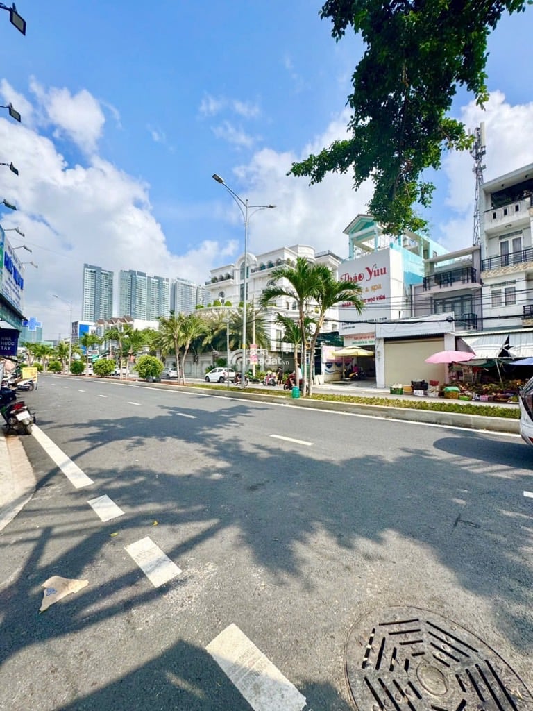 Bán đất Phú Thuận (liền kề Phú Mỹ Hưng); 80m2; tiện xây mới 5 tầng; sổ đỏ cầm tay