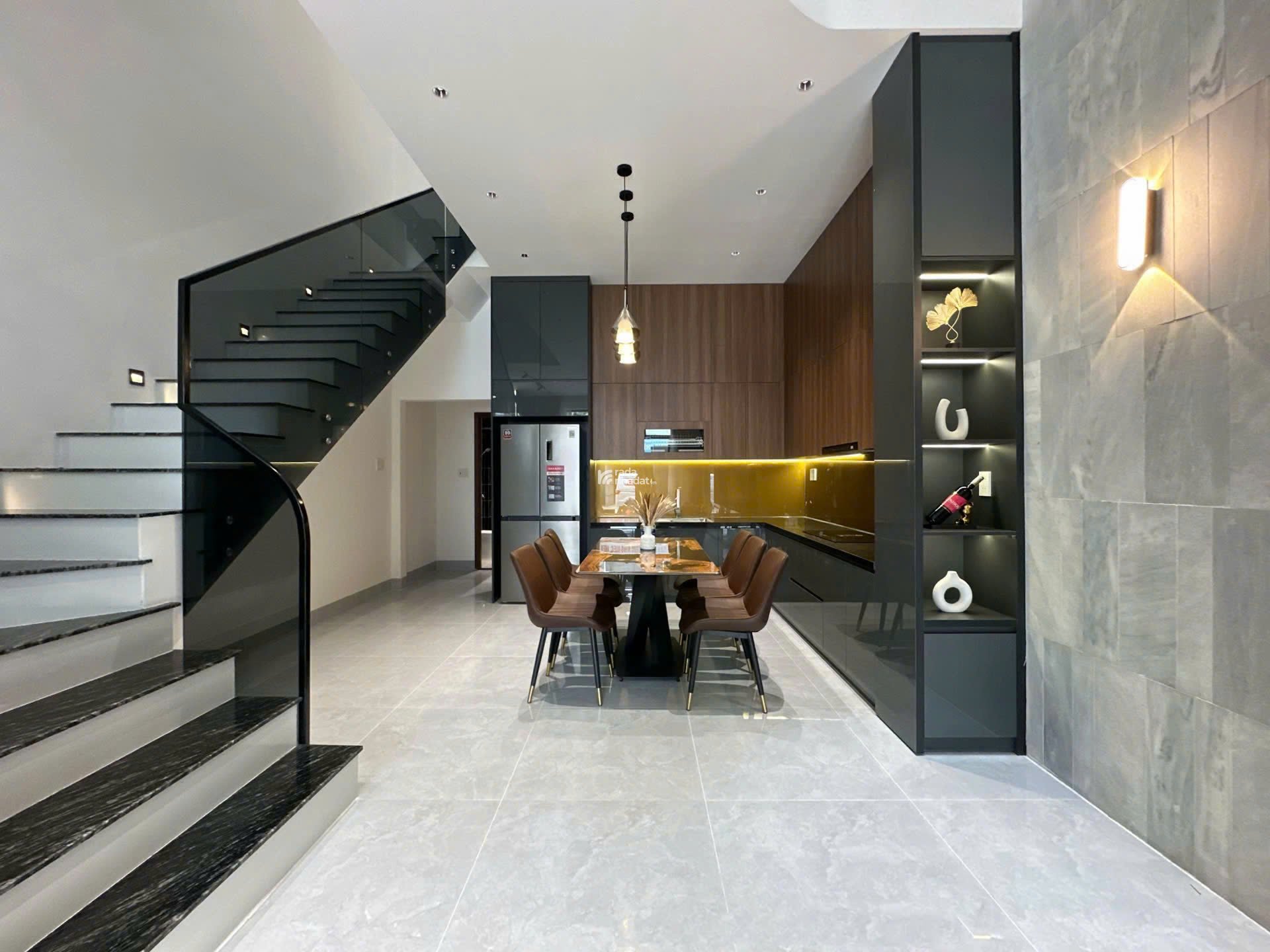 NHÀ ĐẸP GIỮA TRUNG TÂM THỦ DẦU MỘT 5.5x30M, GIÁ 3 TỶ 3 