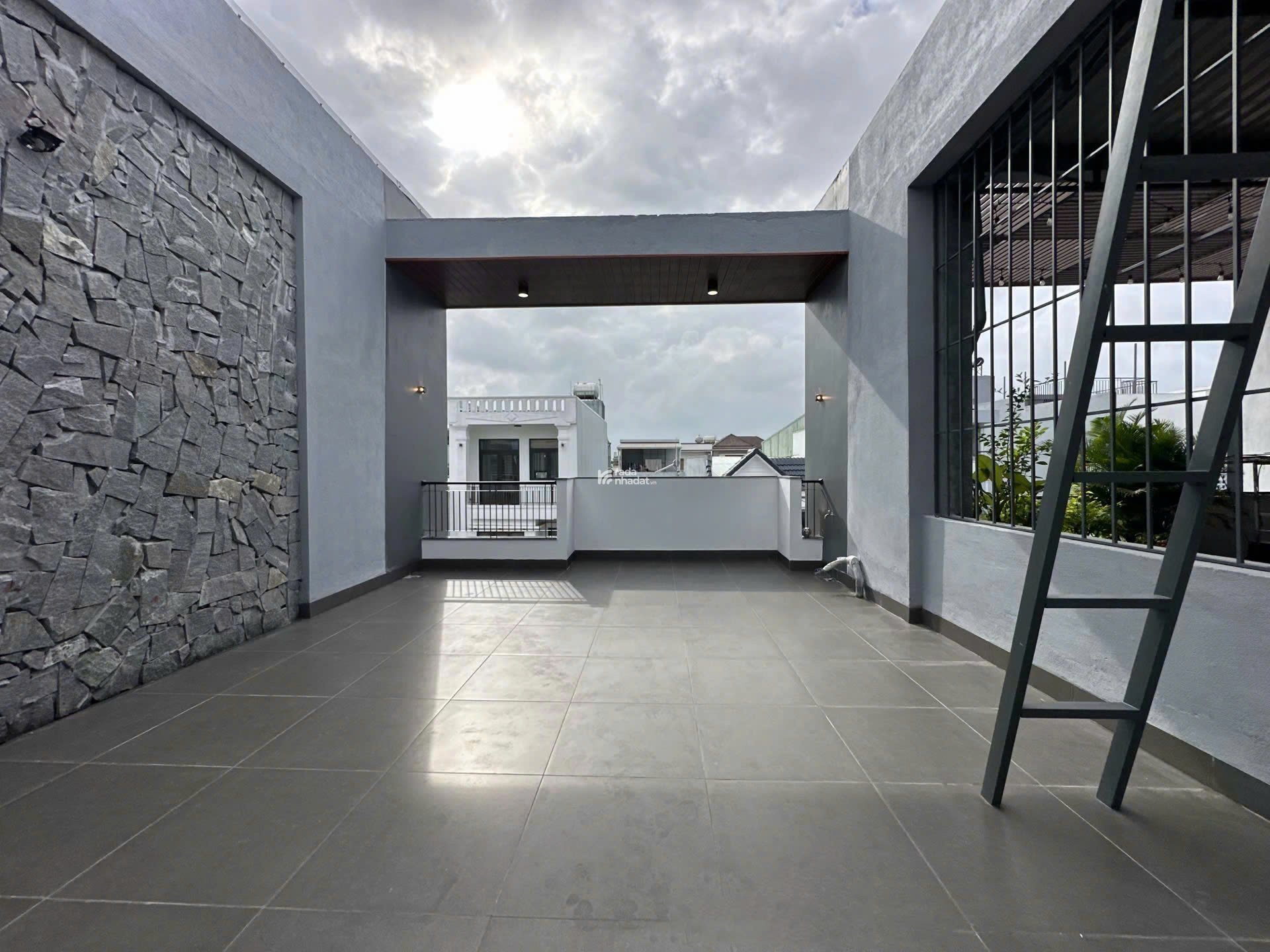 NHÀ ĐẸP GIỮA TRUNG TÂM THỦ DẦU MỘT 5.5x30M, GIÁ 3 TỶ 3 