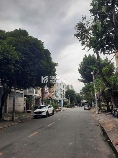 Bán MTNB Lạc Long Quân, DT: 4x18. 5 Tầng. Hướng Tây Bắc. Giá 8.5 Tỷ TL
