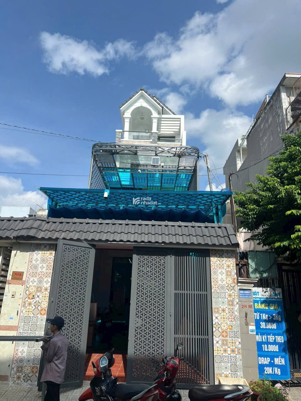 Bán Nhà đẹp 4,5m x23m. xây 3 lầu mặt tiền nhựa 12m.ngay chợ hiệp thành .Q12