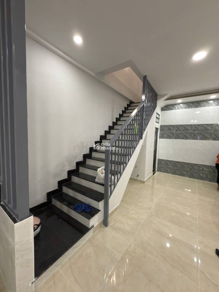 NHÀ 2 TẦNG - HẺM XE HƠI THÔNG - SÁT MÃ LÒ - MỚI XÂY VÀO Ở NGAY