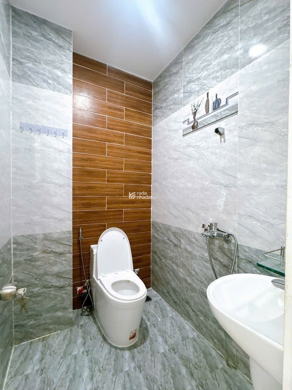 Bán nhà hẻm xe hơi Thích Quảng Đức 42m2 đúc 4 tầng BTCT 5PN nhỉnh 8 tỷ tl