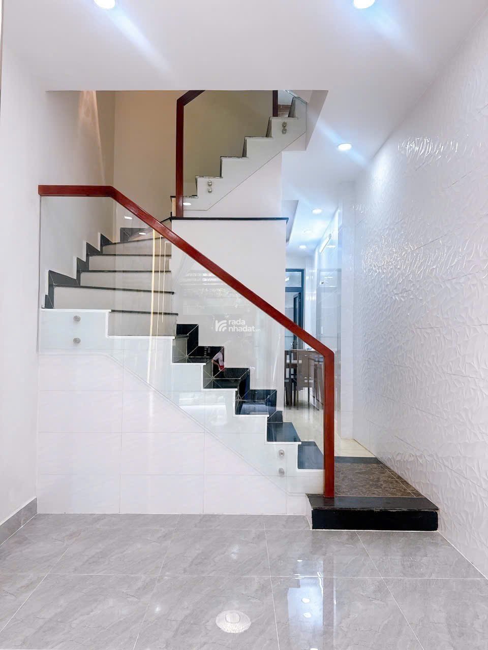 Bán nhà hẻm xe hơi Thích Quảng Đức 42m2 đúc 4 tầng BTCT 5PN nhỉnh 8 tỷ tl