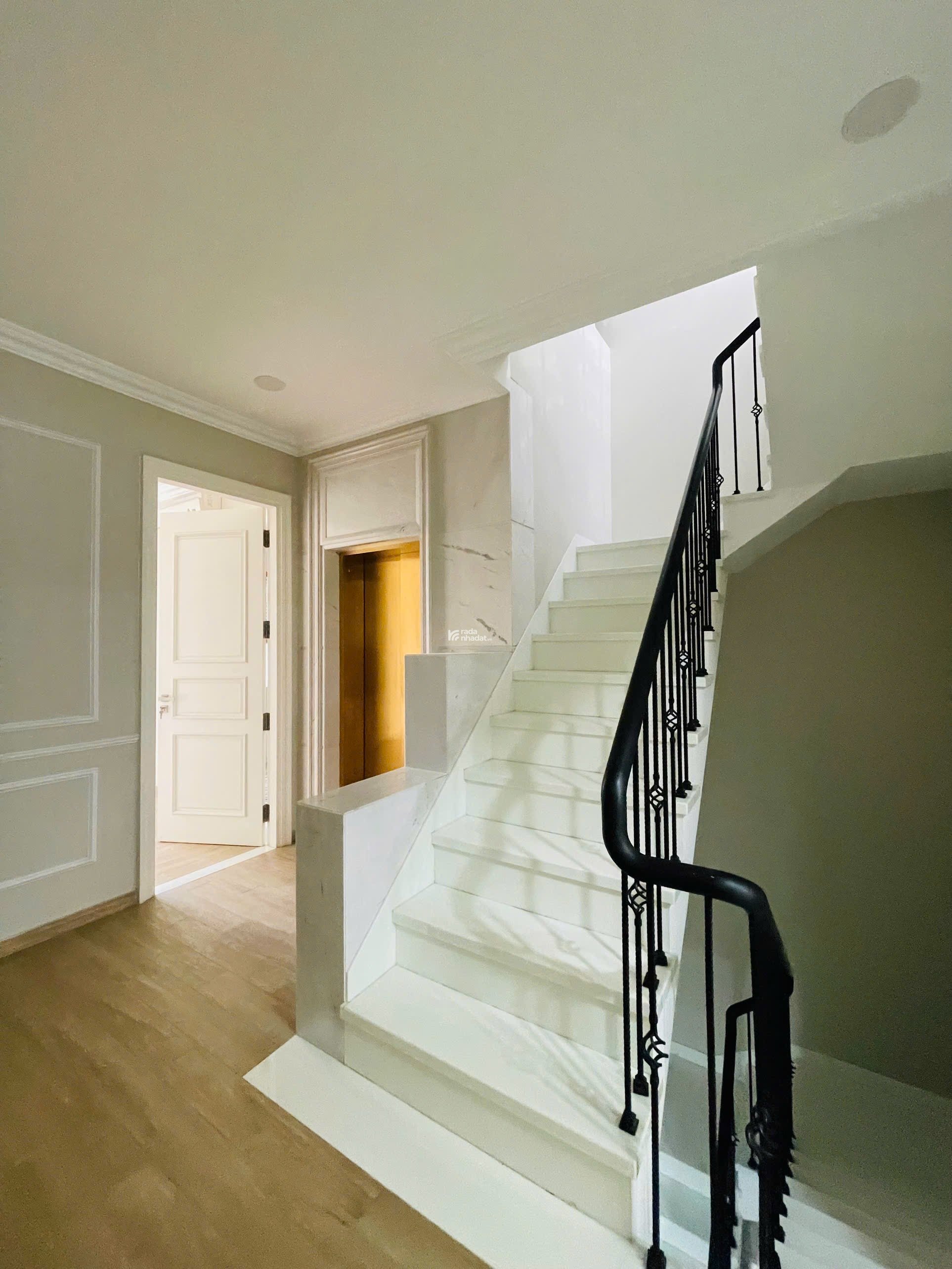 Cho thuê Biệt thự cityland giá 50tr full nội thất, có thang máy từ trệt, mới hoàn thiện 100% 