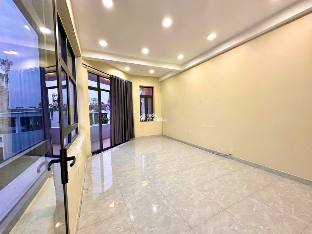 NHÀ 6 TẦNG CÓ THANG MÁY-  GÓC 2 MẶT TIỀN - 60M2 - GẦN KHU VIP BÀU CÁT - ĐANG CHO THUÊ 40 TRIỆU/TH