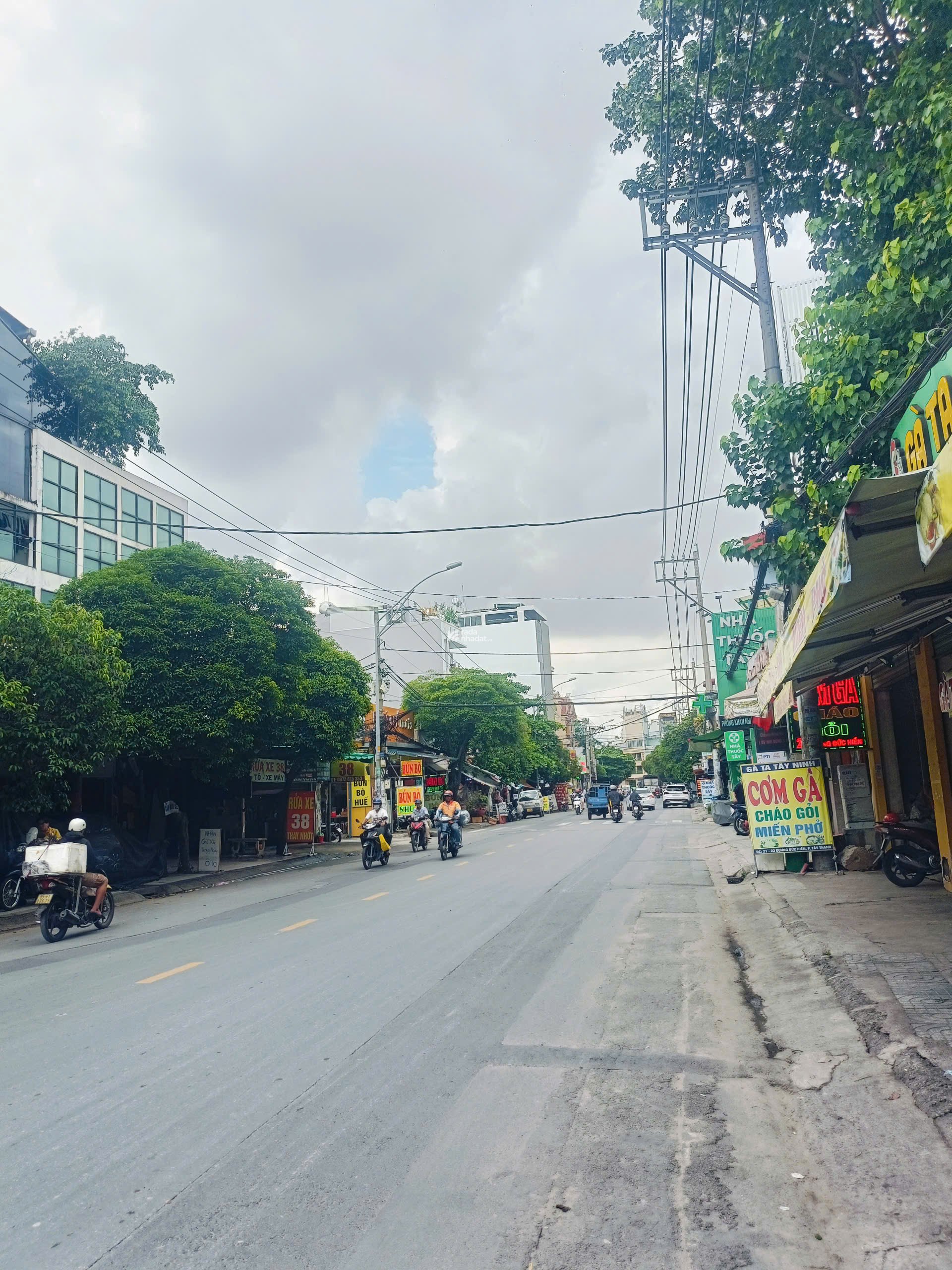 Mặt Tiền Tây Sơn-Chợ Tân Hương .Q Tân Phú. Dt: 4x21. 4 Tầng. Giá: 13,5 Tỷ