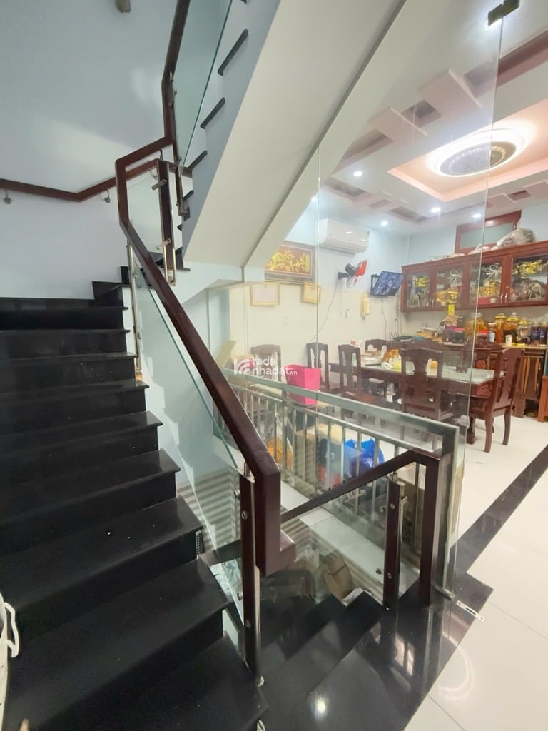 LẠC LONG QUÂN -P.8- TÂN BÌNH - HXH ĐỔ CỬA - VUÔNG A4 -DT: 4*14m- 4 TẦNG BTCT -  7 TỶ 5