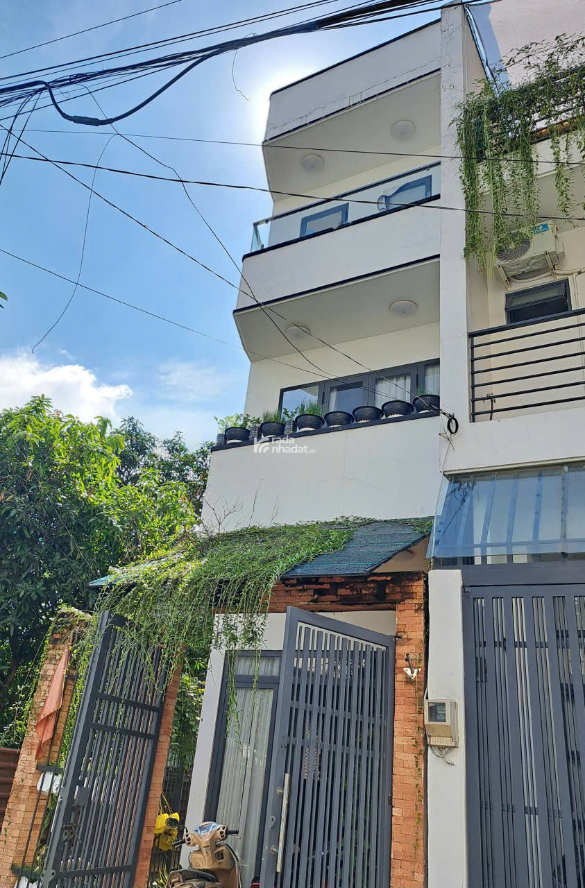 MỚI ĐẸP Ở NGAY, HẺM XE TẢI VI VU GẦN CO-OP TAM BÌNH, 3 TẦNG, NỞ HẬU 4,5X15; 7,5 TỶ.