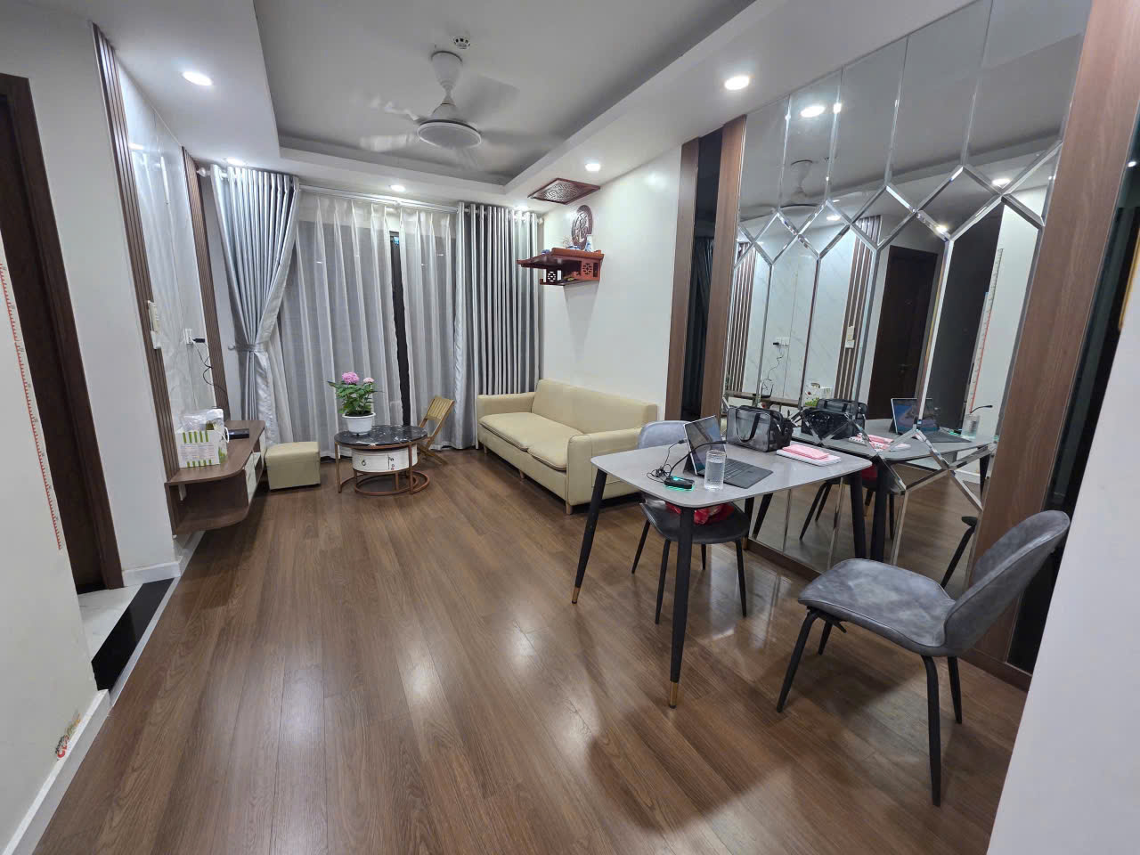 Cần cho thuê căn Phương Đông Green Park 2 ngủ 2wc full giá 10tr/ tháng 