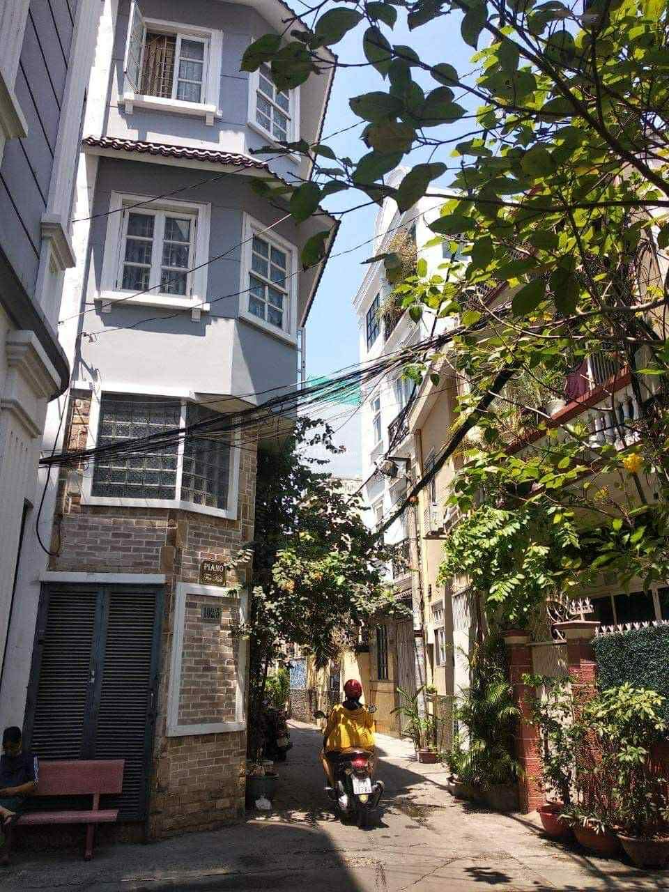 Bán nhà hẻm xe 7 chỗ ở 102 Hồ Biểu Chánh, Phú Nhuận