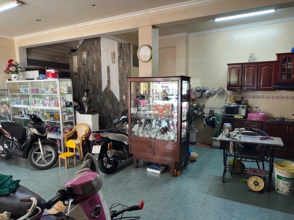 Bán nhà Mặt tiền nở hậu đường 40m ngang 7.5m dài 13m nở 9m nhà 3 tầng chỉ 9 tỷ nhỉnh