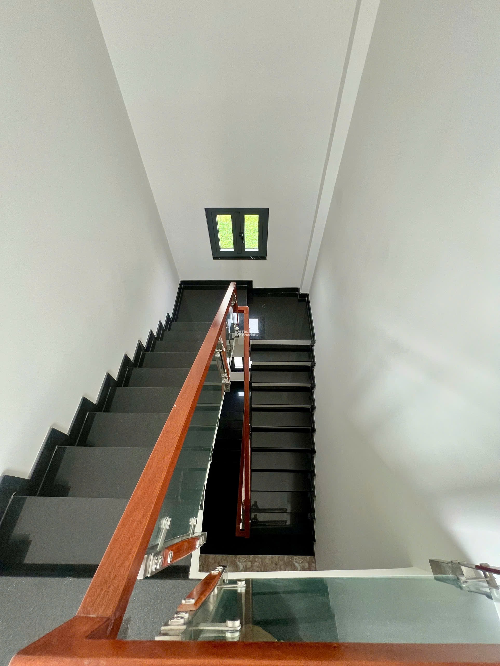 Nhà 3 Tầng Đẹp Mới Hẻm Lã Xuân Oai Gần Chợ Tăng Nhơn Phú A, Quận Sổ Sạch, Ô Tô Vào Nhà, gần Khu CNC