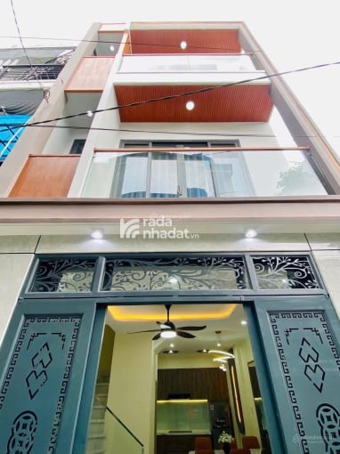 KẸT TIỀN!! Cần bán gấp nhà, đường Nguyễn Thị Minh Khai, phường Dakao, Quận 1, sổ riêng, 40m2