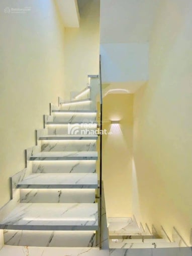 KẸT TIỀN!! Cần bán gấp nhà, đường Nguyễn Thị Minh Khai, phường Dakao, Quận 1, sổ riêng, 40m2